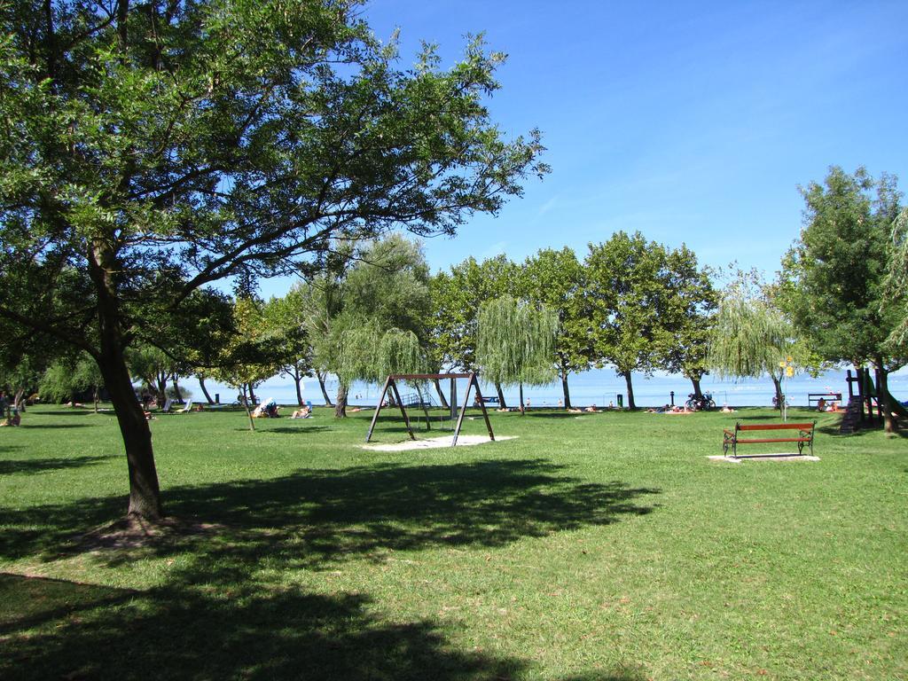 Schmidt apartment Balatonfenyves Buitenkant foto